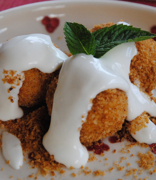 Túrógombóc bodzás-tejfölös öntettel